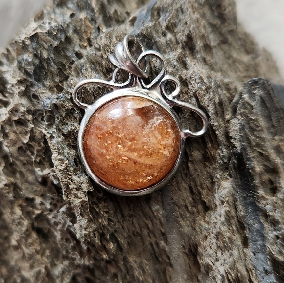 Sunstone and Silver pendant - Picture 5 of 11